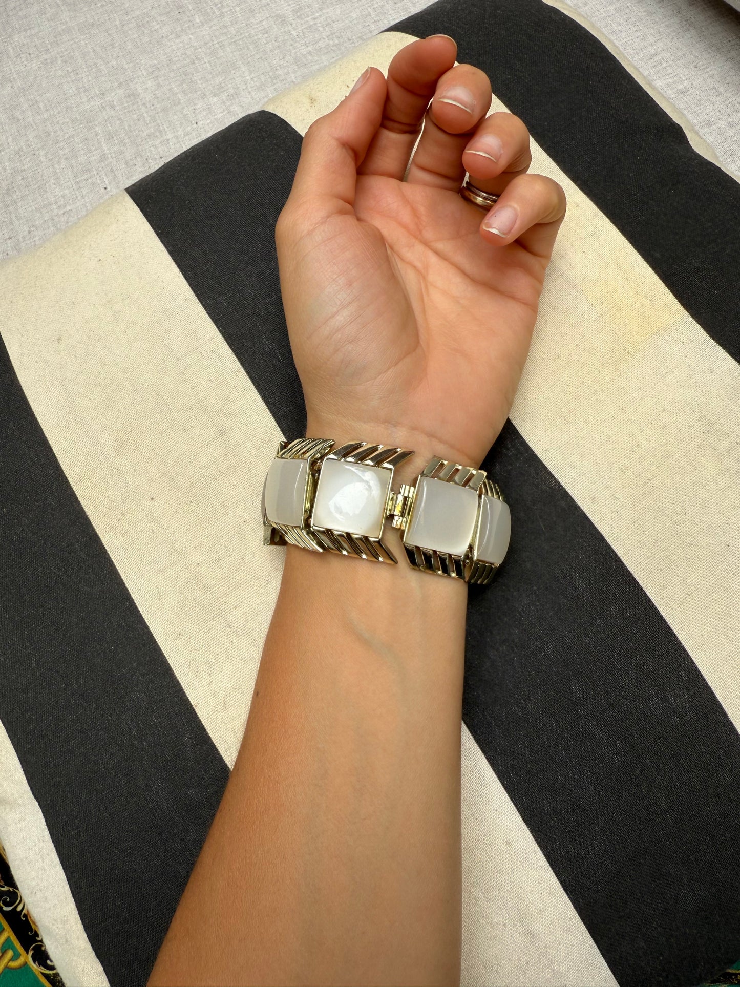 Vintage Silver Toned Resin Cabochon bracelet