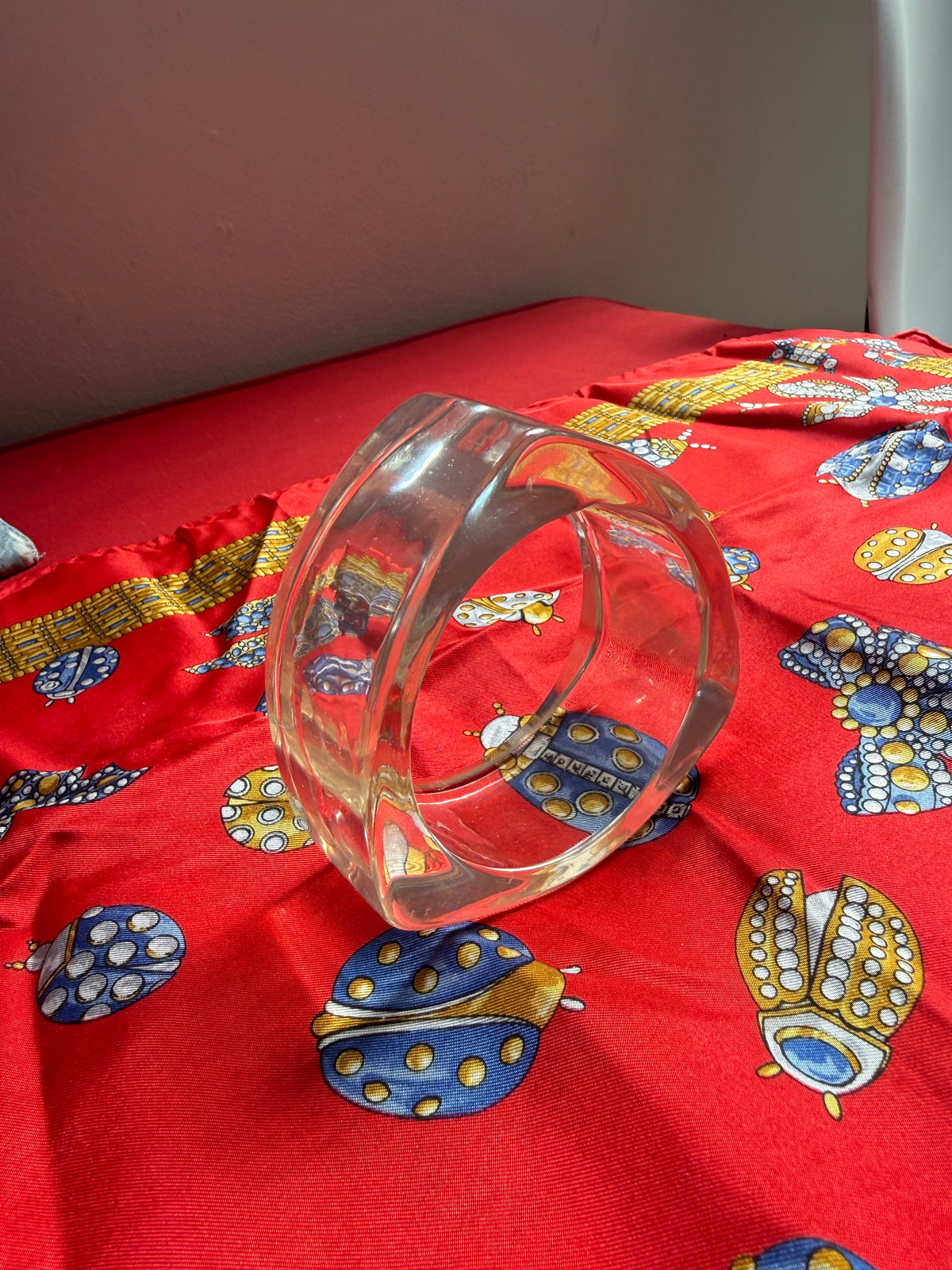 MCM clear chunky lucite bangle