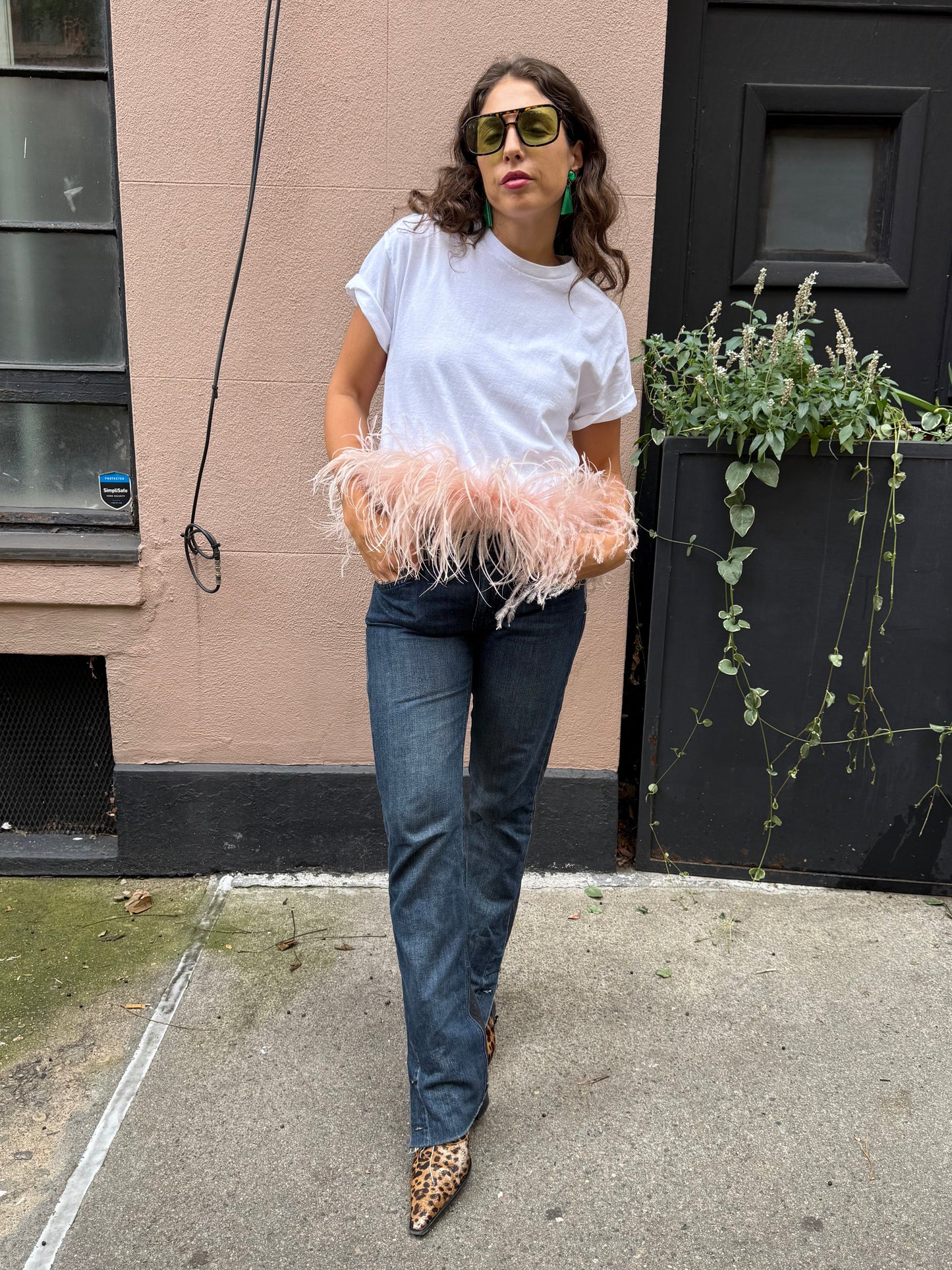 The Lita Feather T-shirt, white & pink