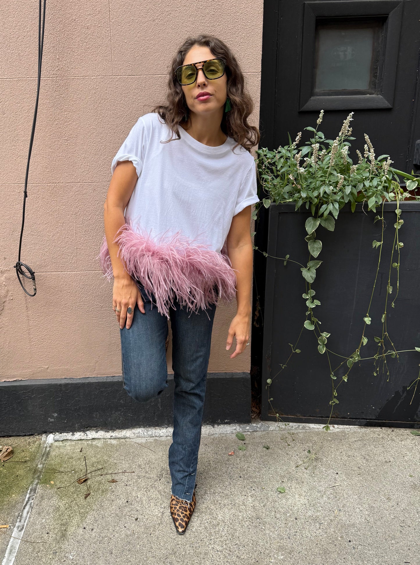 The Lita Feather T-shirt, white & blush
