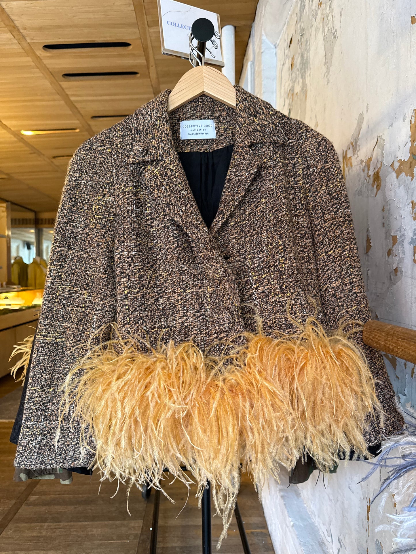 Vintage tweed blazer w. Detachable Ostrich Feathers
