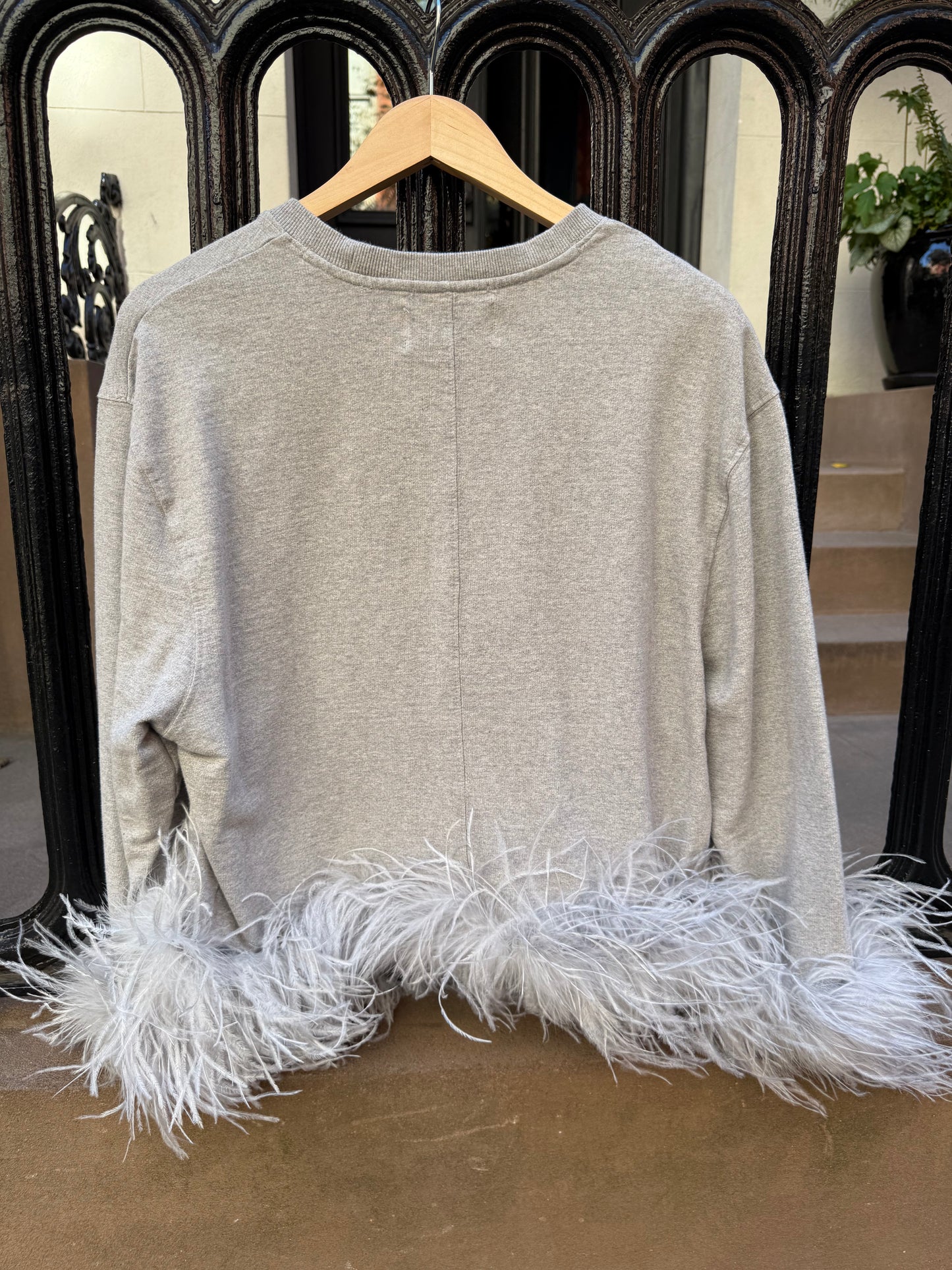 The Coco Feather Sweatshirt - Grey