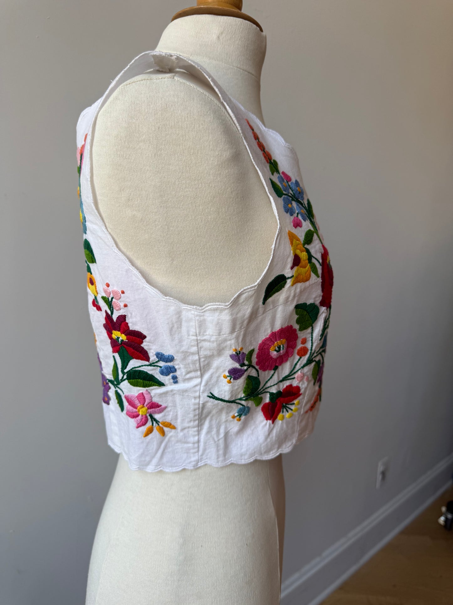 Vintage Hungarian Kalocsa Hand Embroidered Floral Top