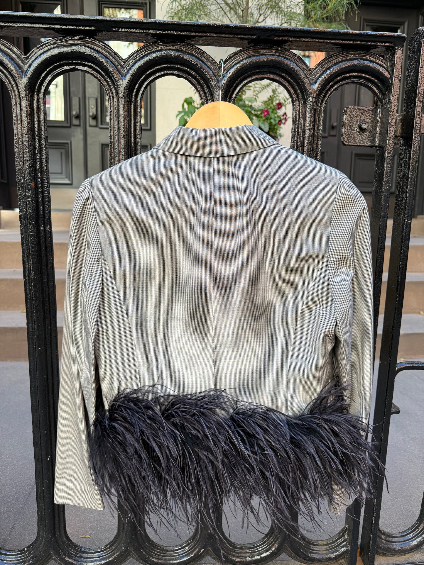 Vintage black & white blazer w. Detachable Ostrich Feathers