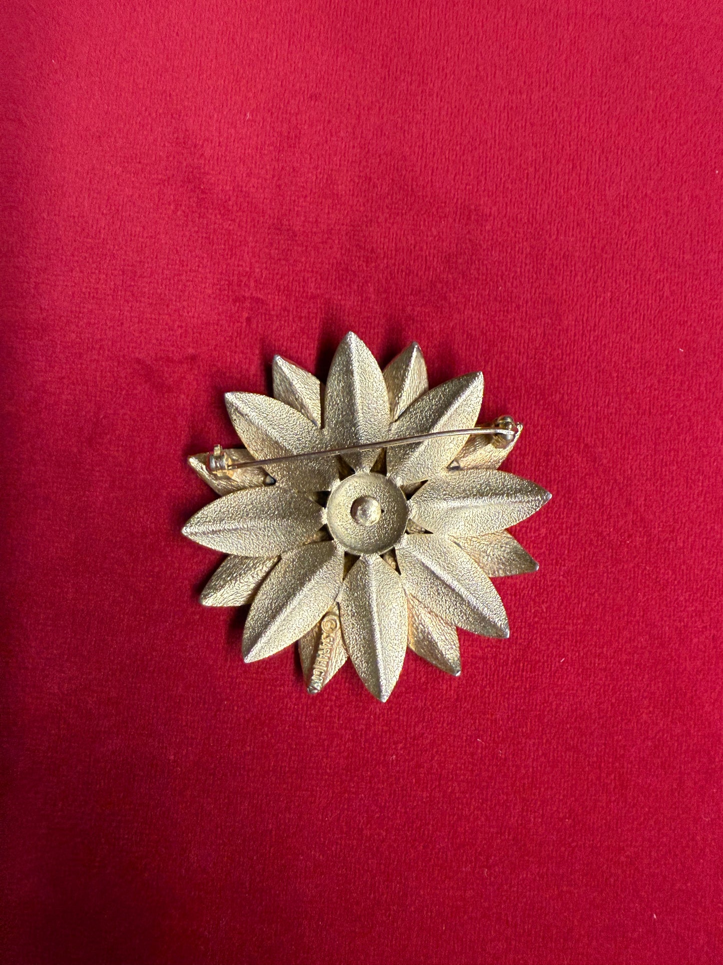 Vintage Gold Daisy Brooch