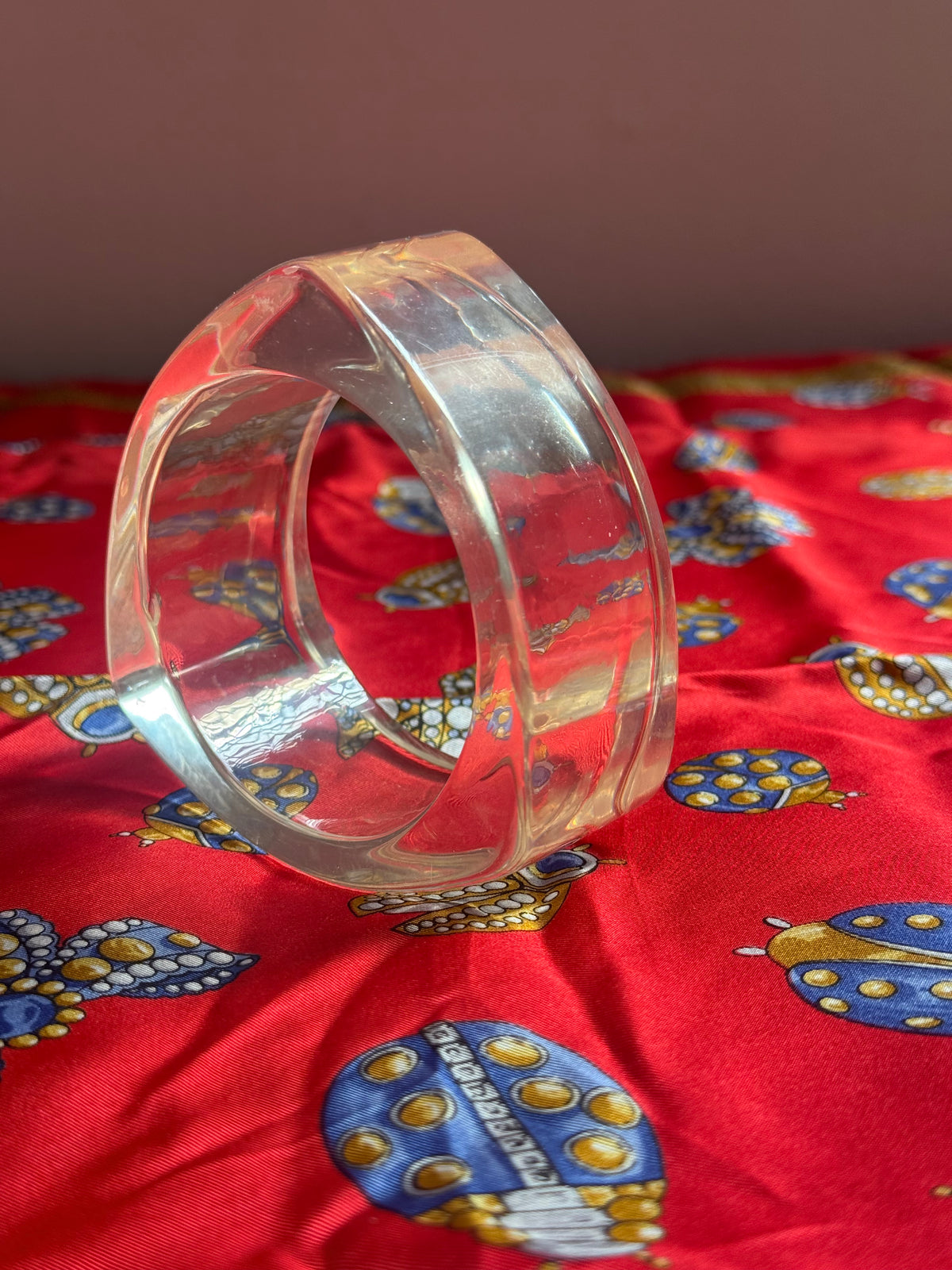 MCM clear chunky lucite bangle