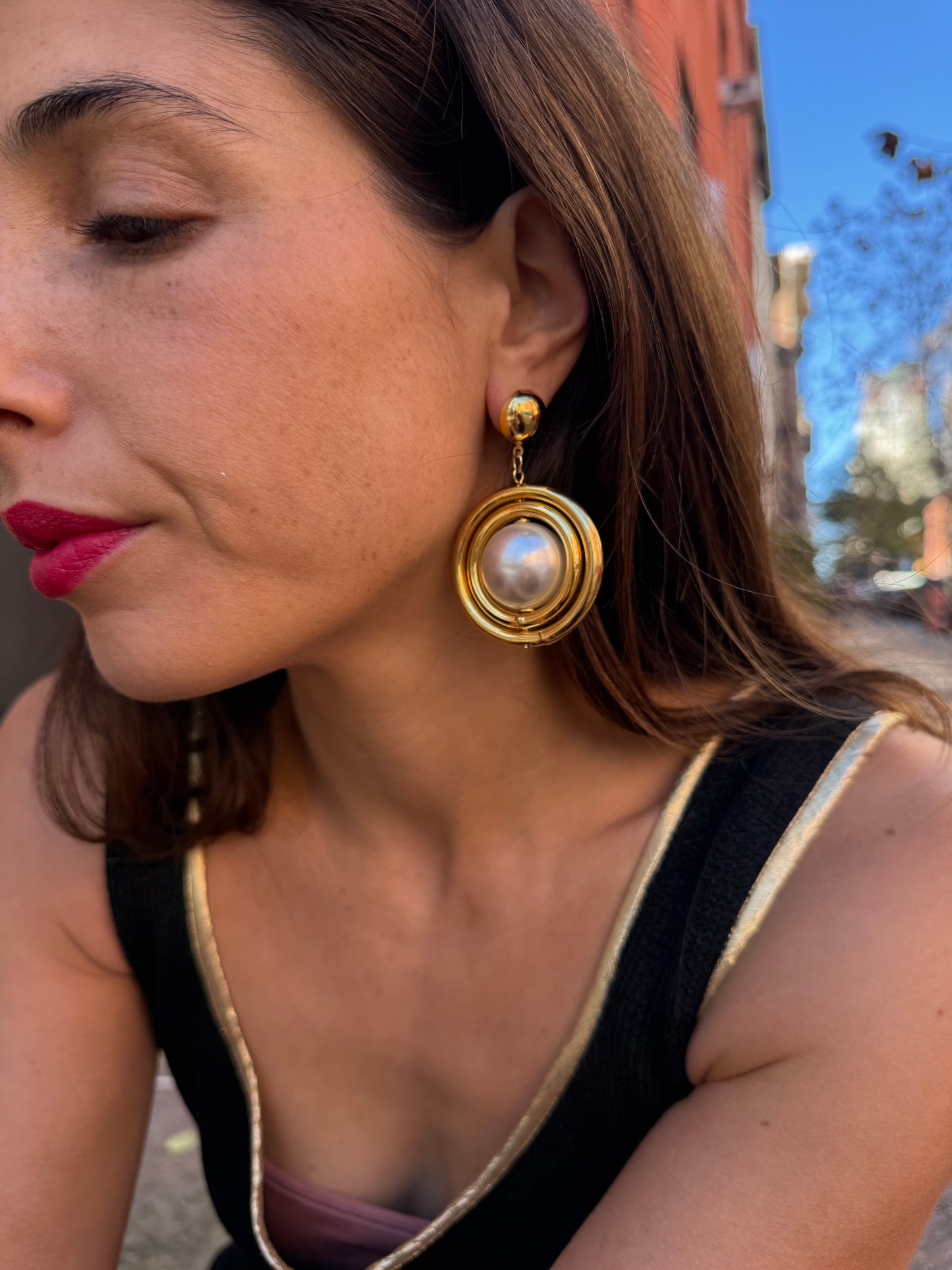 Vintage gold tone orbital pearl earrings