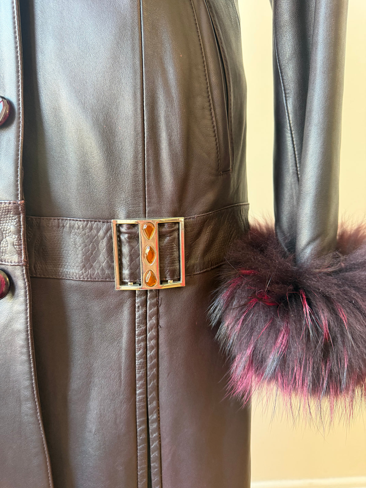 90s/Y2K Aubergine Leather trench w. Fox Fur cuff & collar
