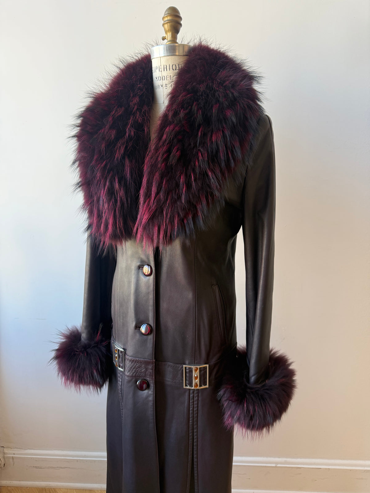 90s/Y2K Aubergine Leather trench w. Fox Fur cuff & collar
