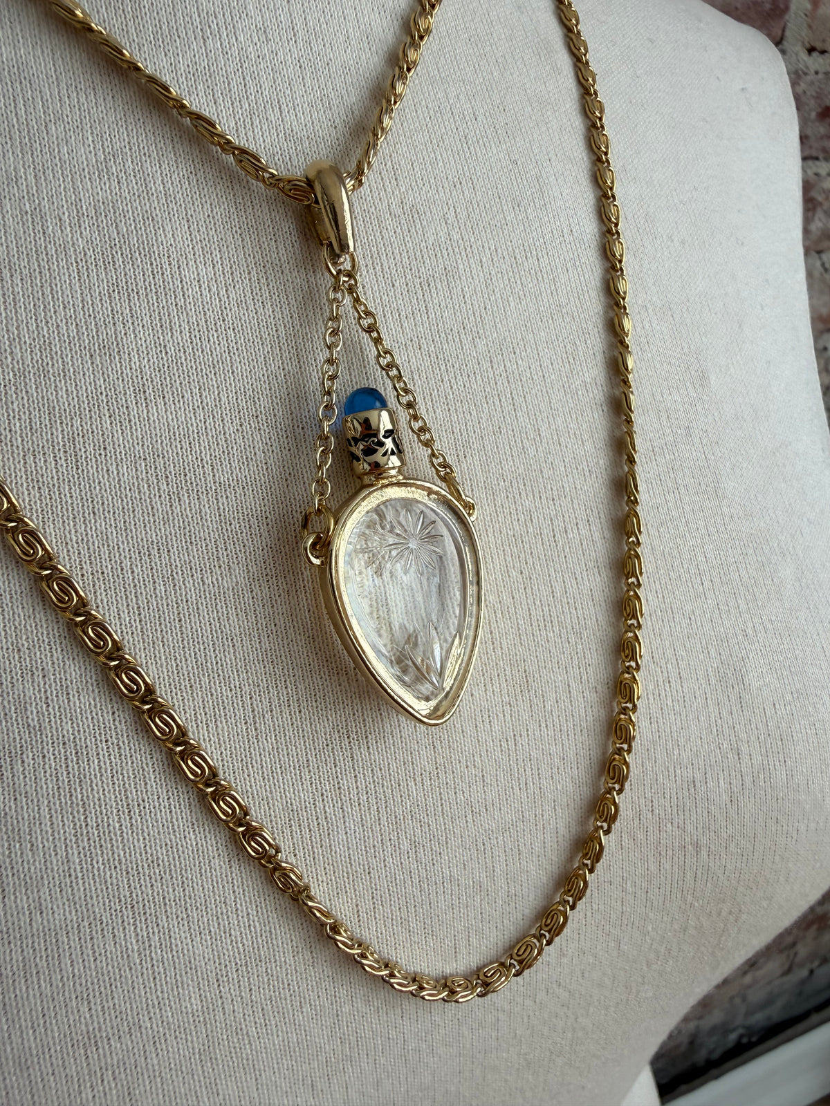 Vintage layered necklace w. Teardrop bottle