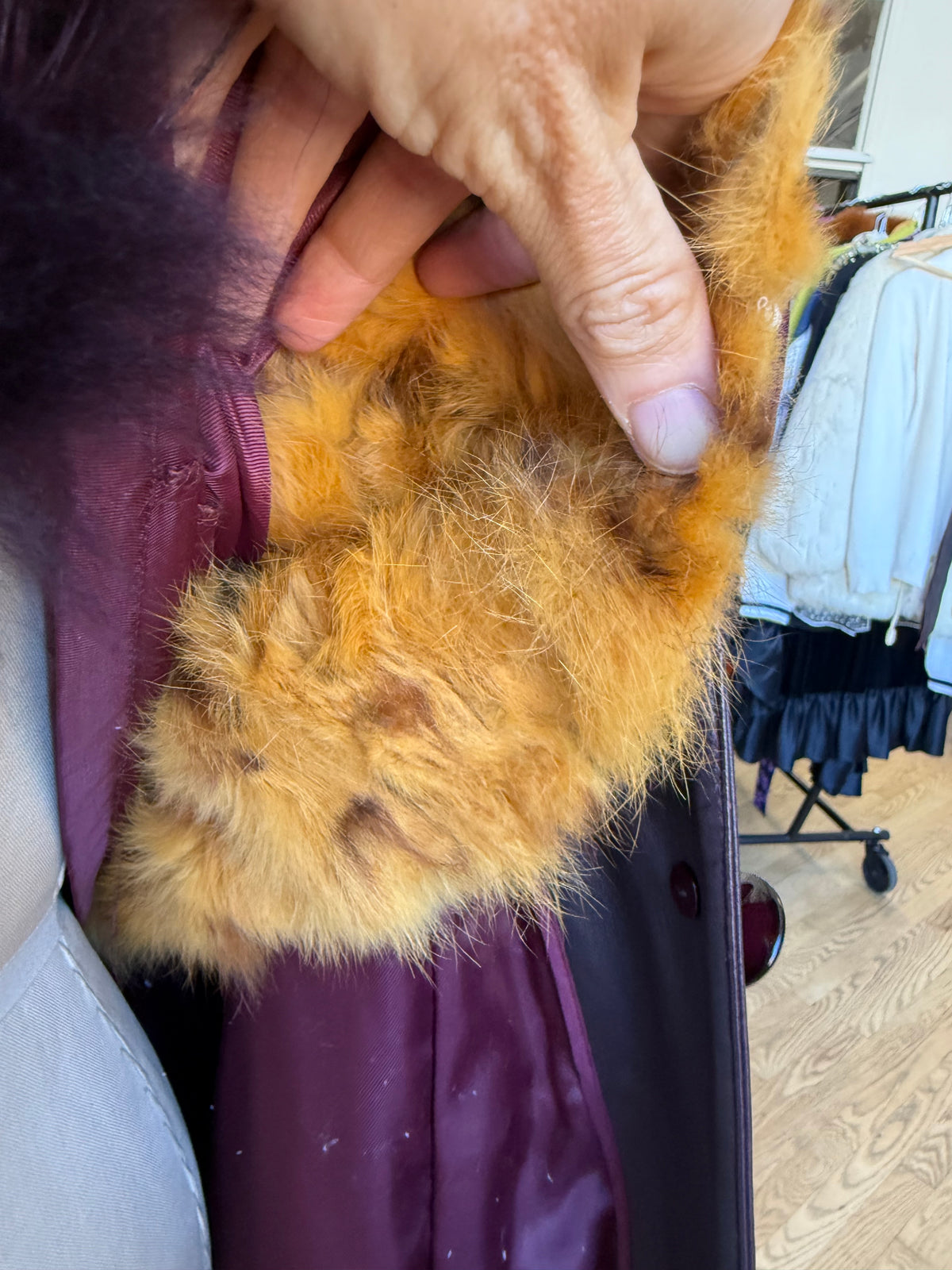 90s/Y2K Aubergine Leather trench w. Fox Fur cuff & collar