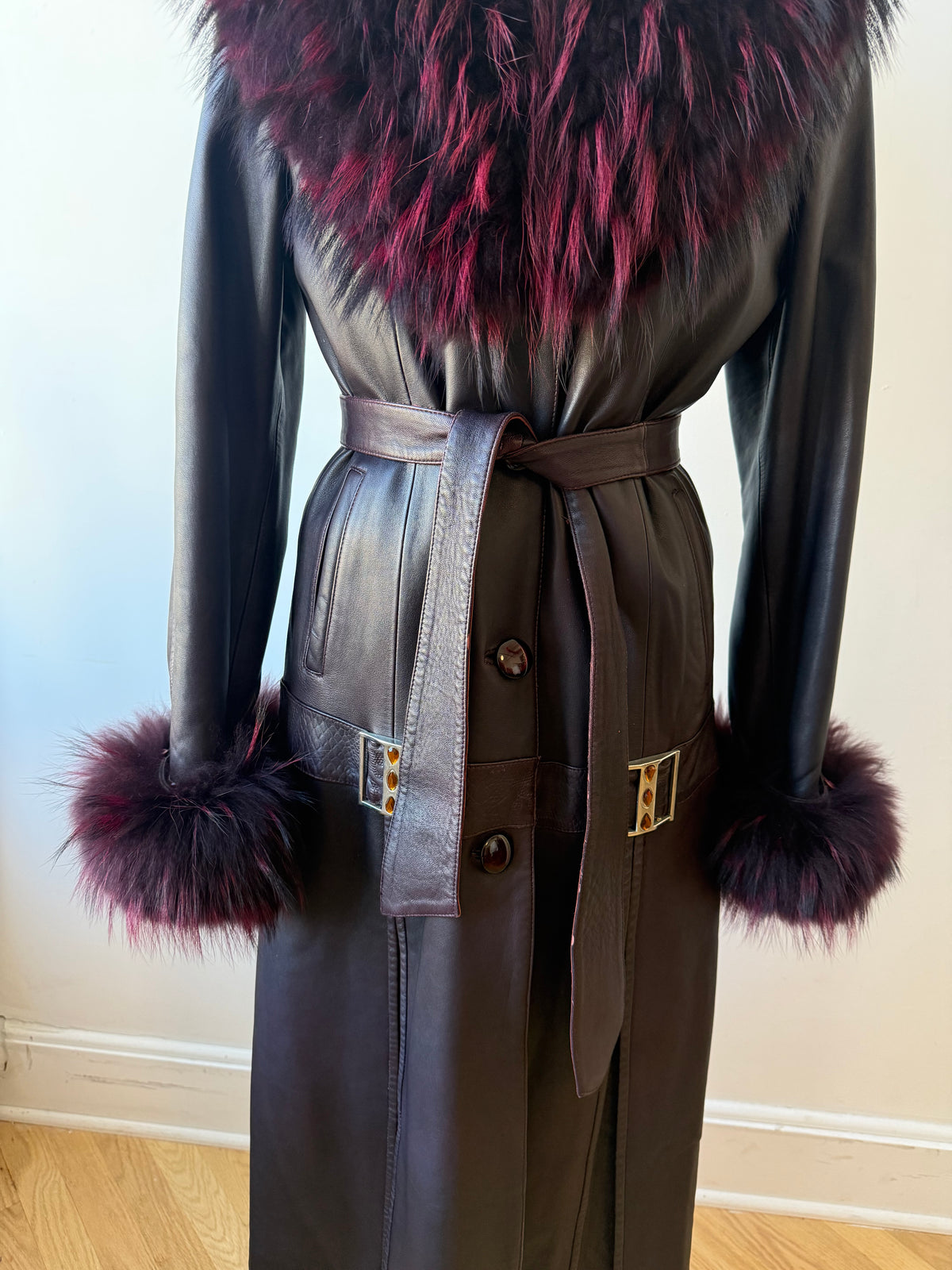 90s/Y2K Aubergine Leather trench w. Fox Fur cuff & collar