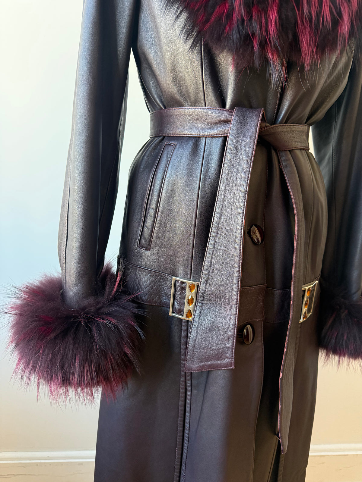 90s/Y2K Aubergine Leather trench w. Fox Fur cuff & collar