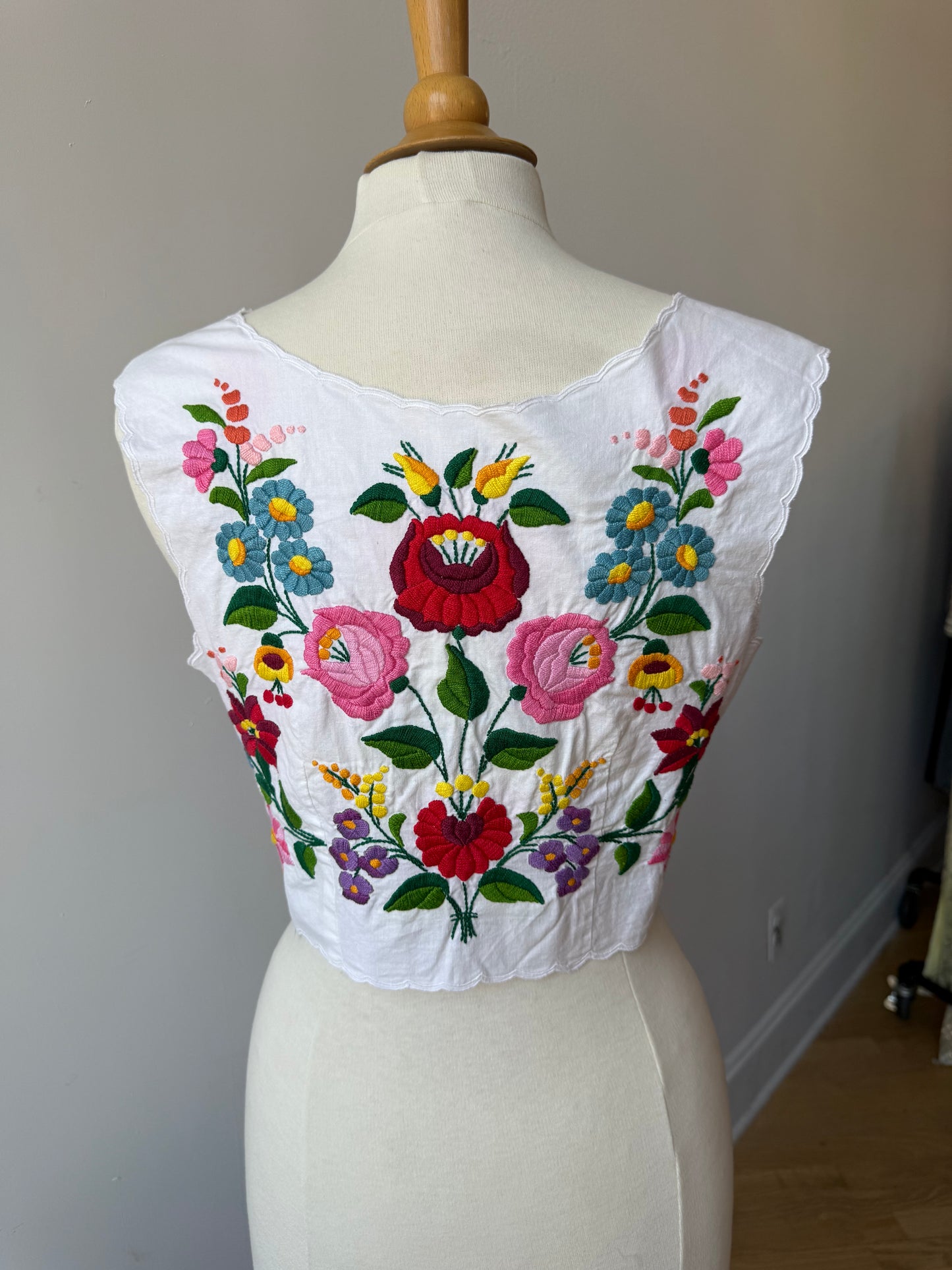 Vintage Hungarian Kalocsa Hand Embroidered Floral Top