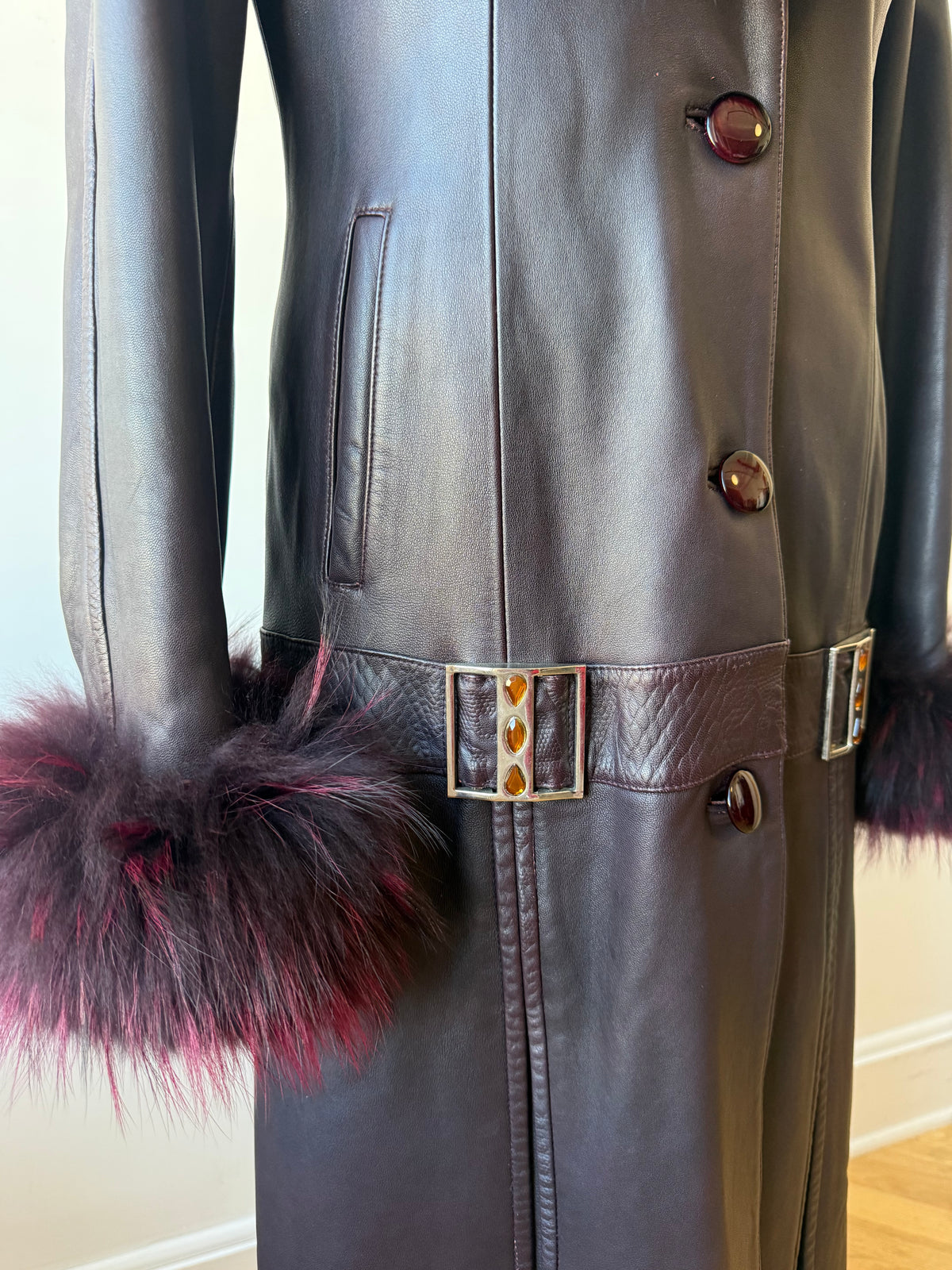 90s/Y2K Aubergine Leather trench w. Fox Fur cuff & collar