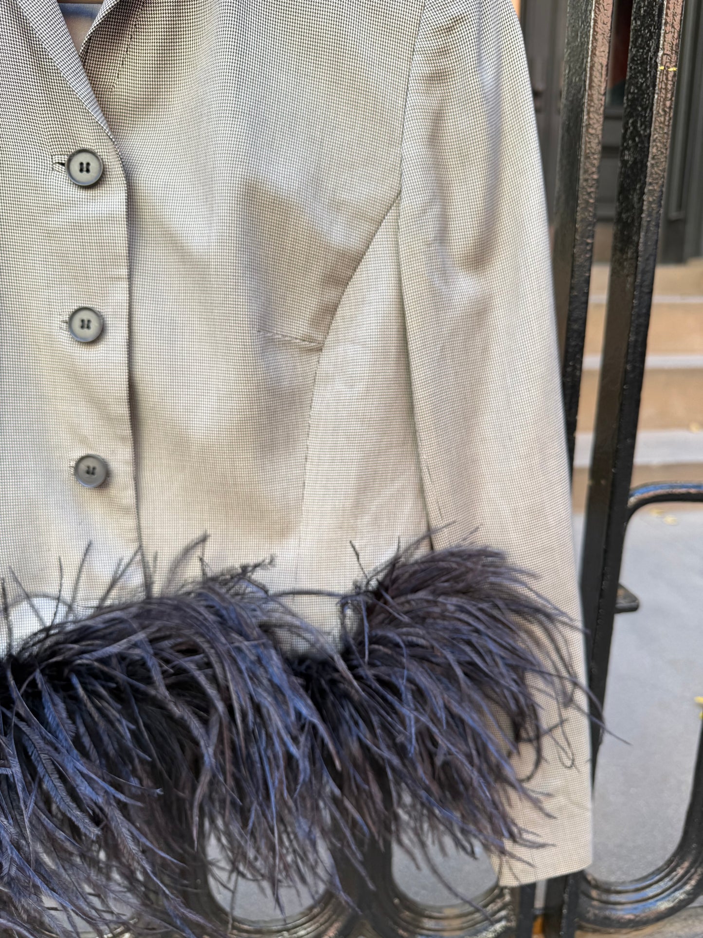 Vintage black & white blazer w. Detachable Ostrich Feathers