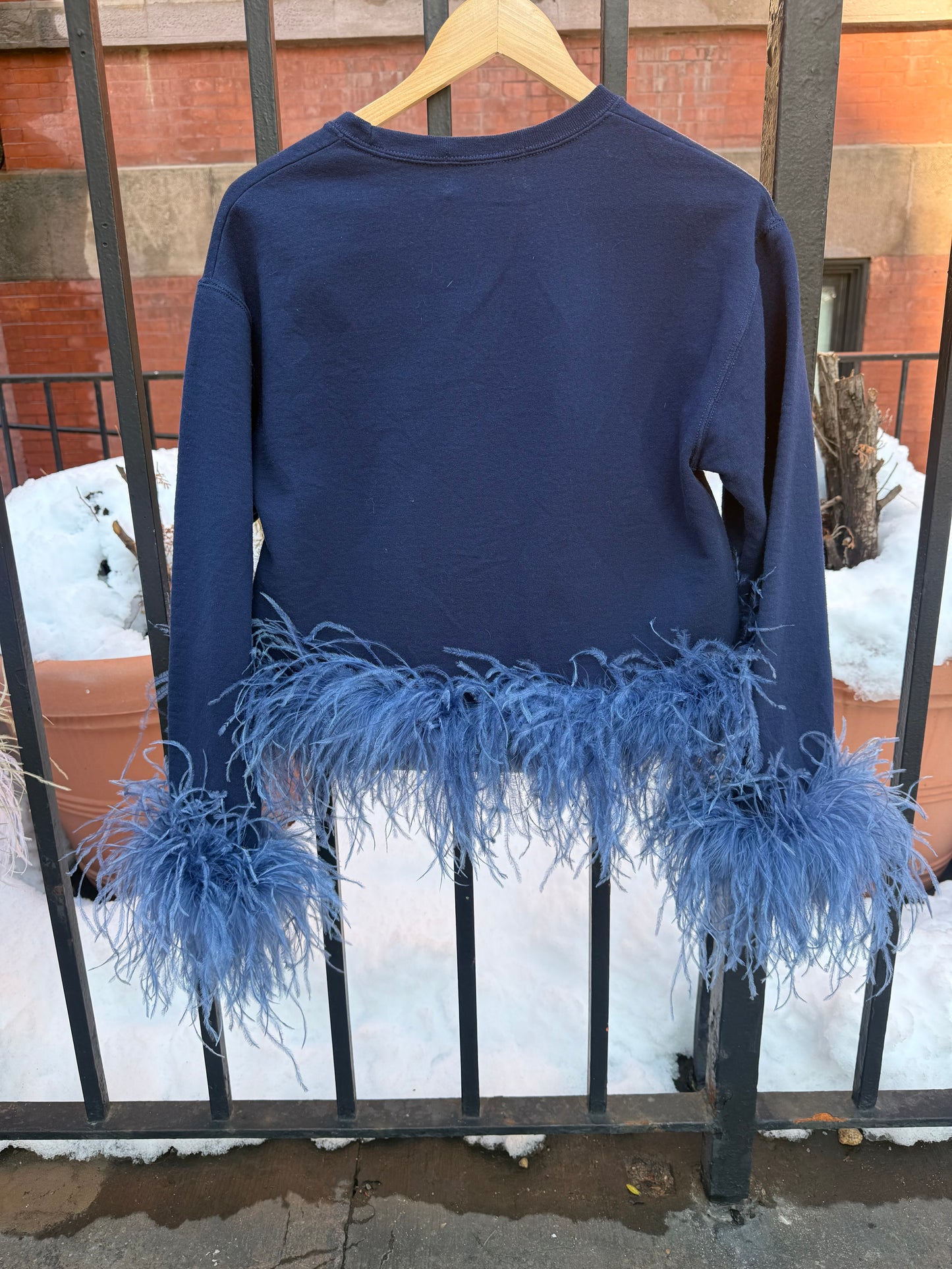 The Coco Feather Sweatshirt - navy & denim