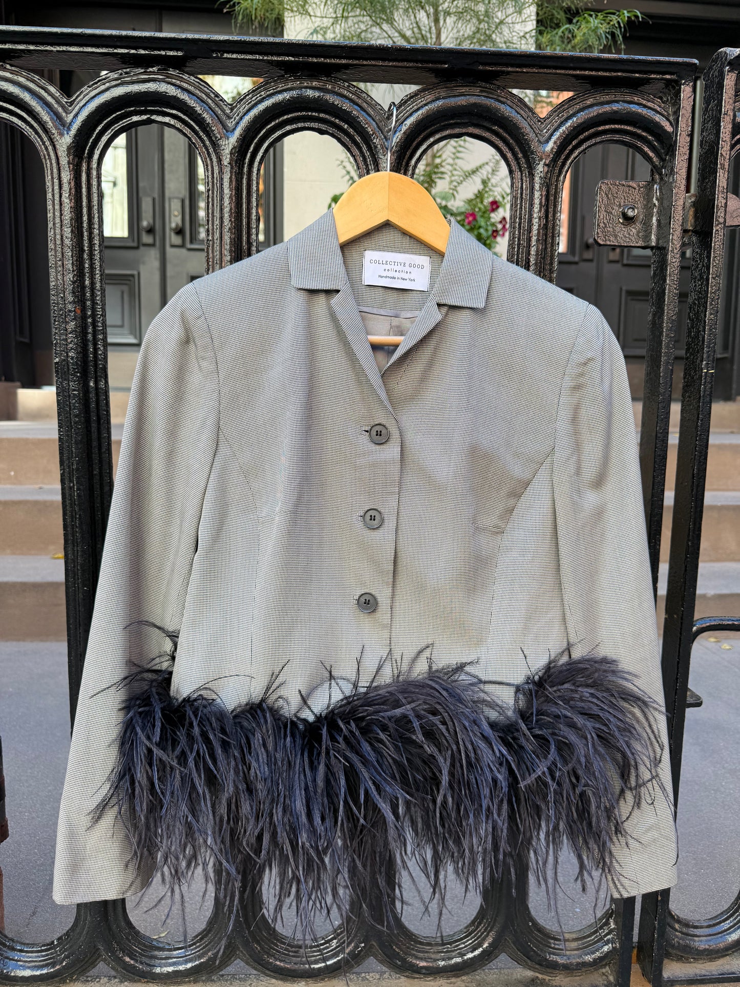 Vintage black & white blazer w. Detachable Ostrich Feathers
