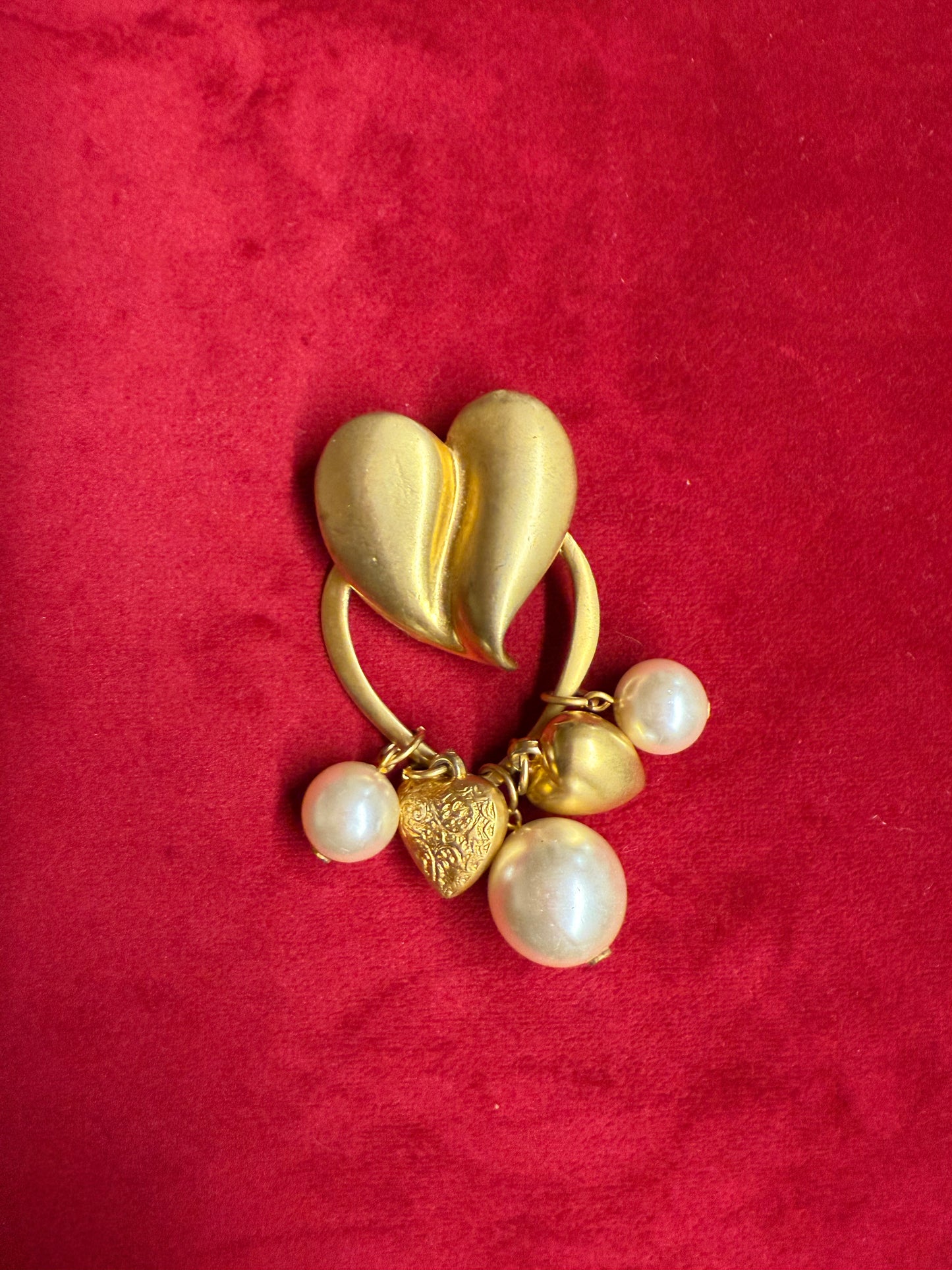 Vintage Gold tone Heart dangle brooch