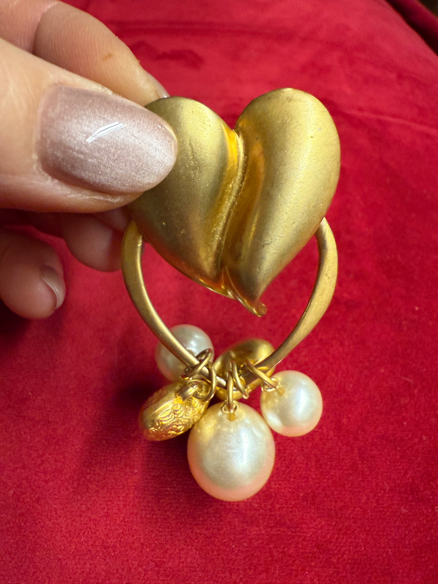 Vintage Gold tone Heart dangle brooch