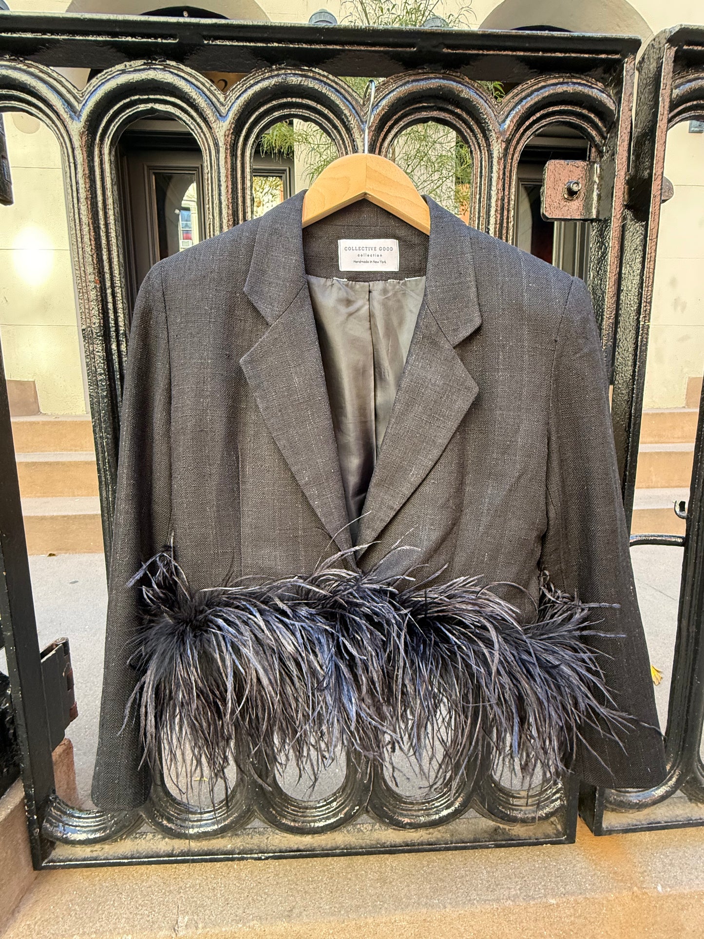 Vintage black blazer w. Detachable Ostrich Feathers
